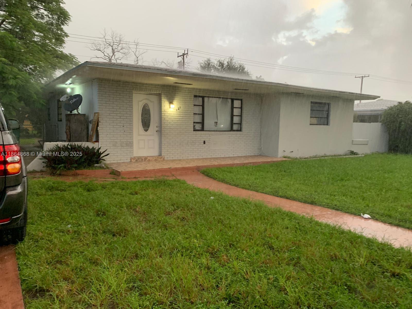 121 NW 188th St