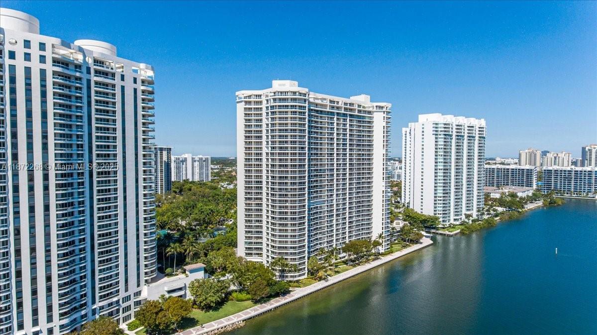 7000 Island Blvd #1402