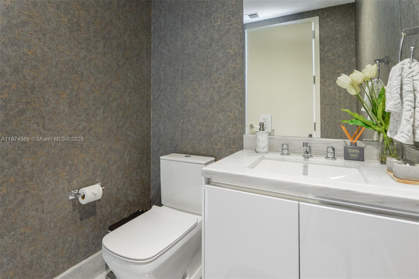 image Jade Signature16