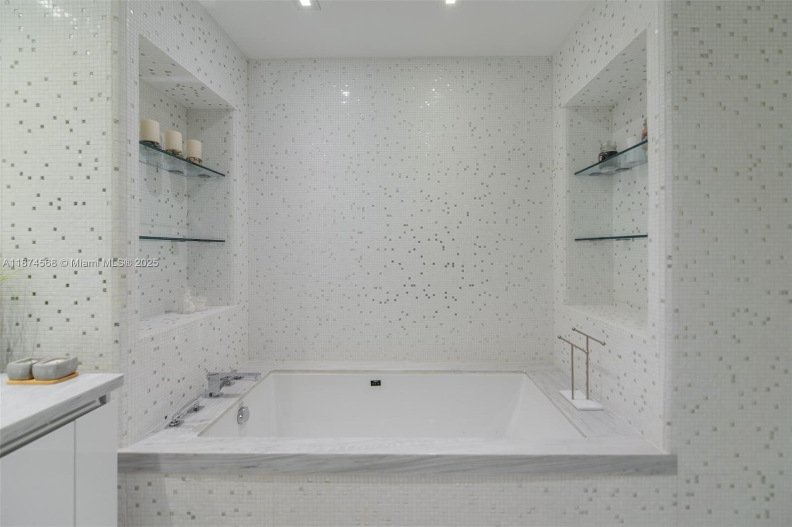image Jade Signature21