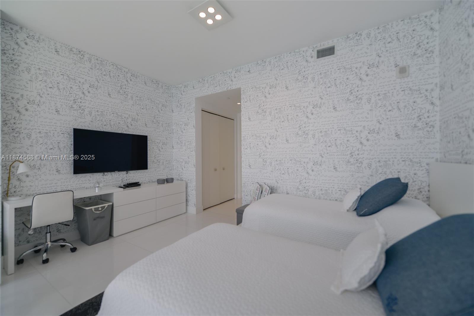 image Jade Signature28
