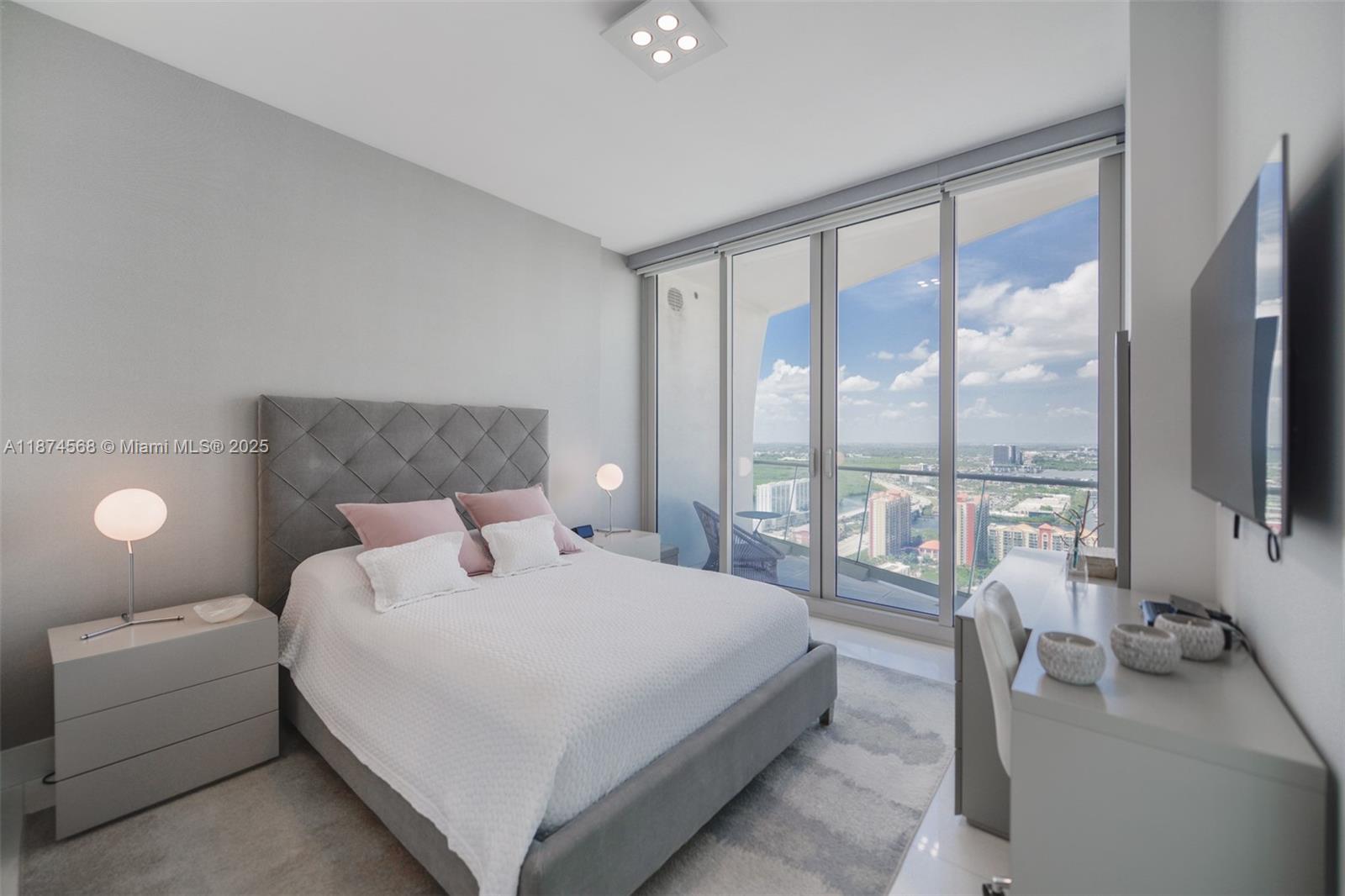 image Jade Signature36