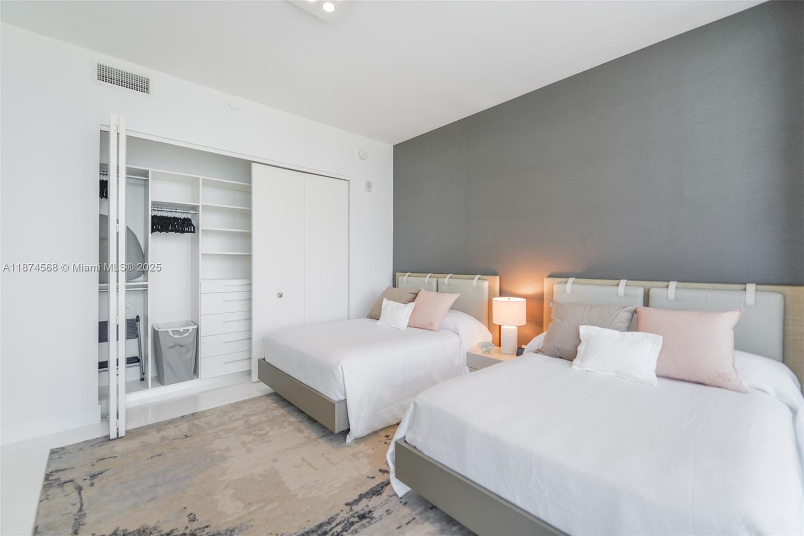 image Jade Signature43