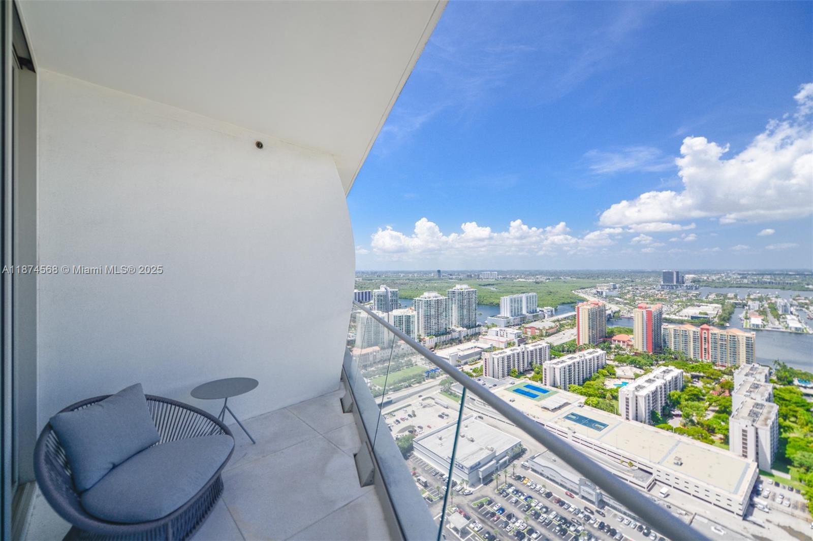 image Jade Signature47
