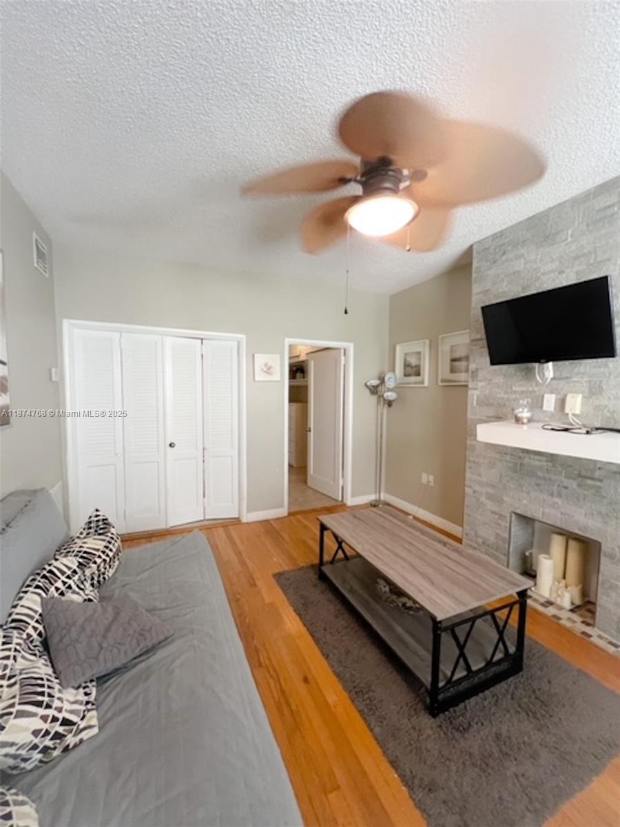 750 Euclid Ave #6