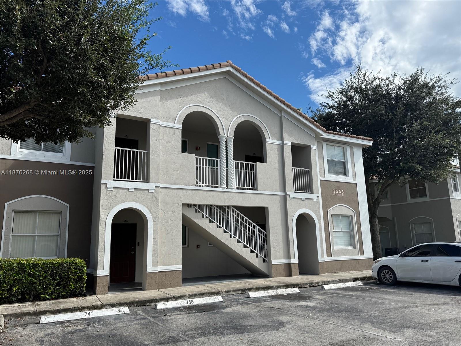 1663 SE 27th Dr #105