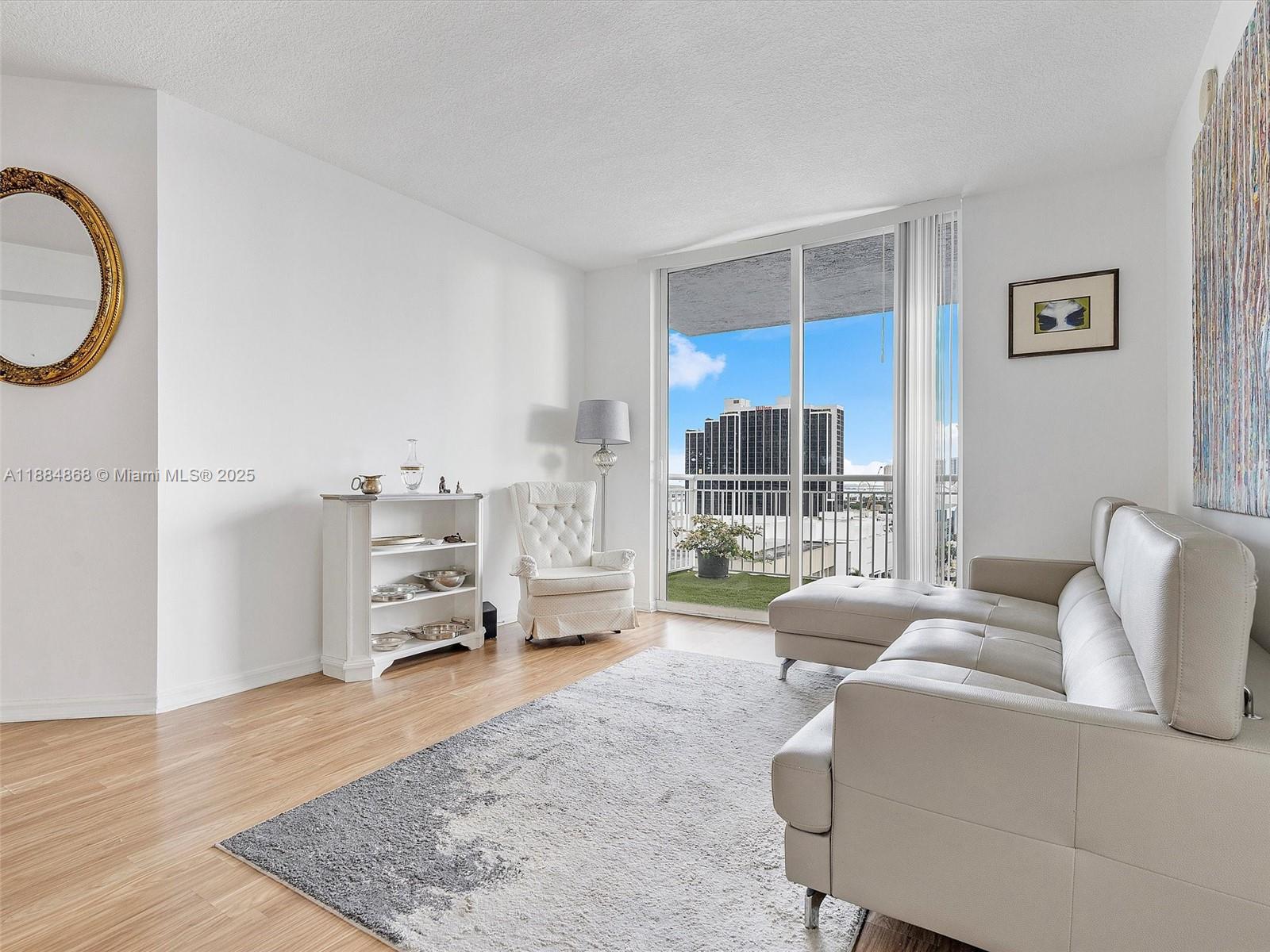 image 1800 Biscayne Plaza Condo10