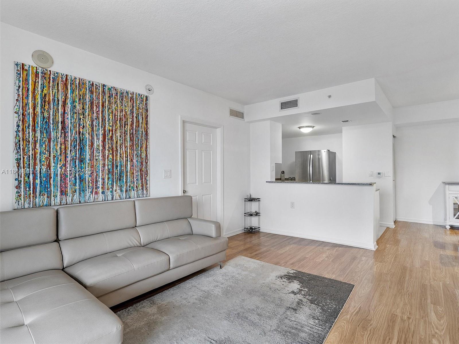 image 1800 Biscayne Plaza Condo11