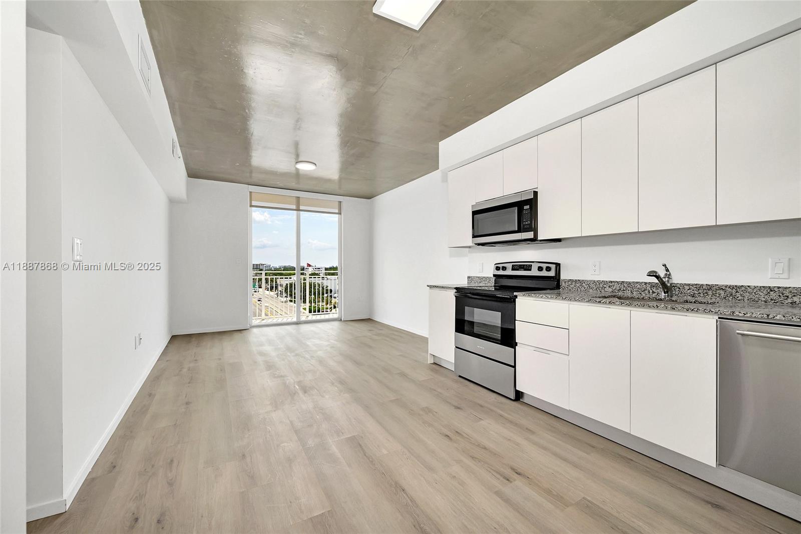 475 NE 125th #702
