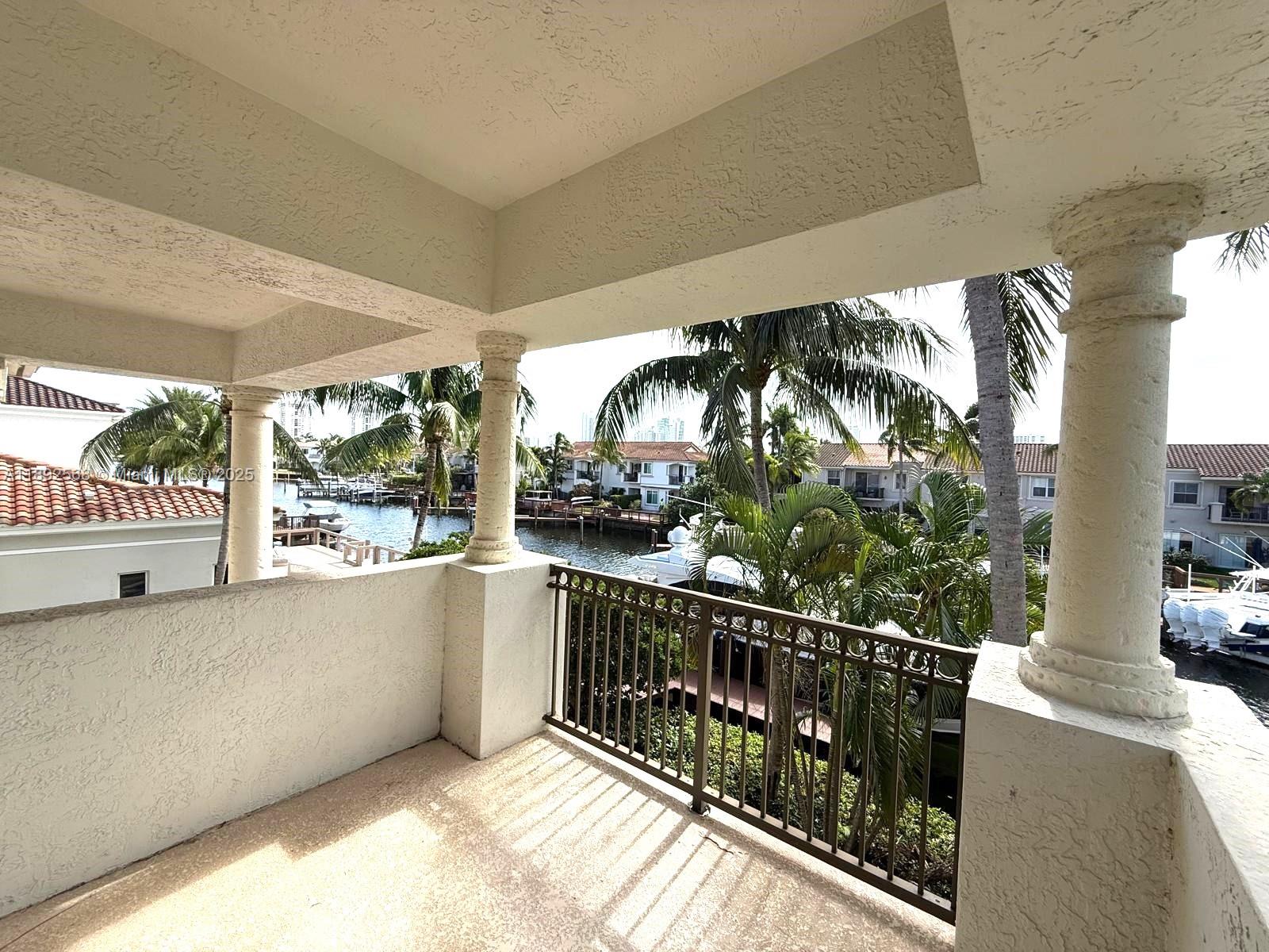 996 Sanibel Dr Hollywood, FL 33019