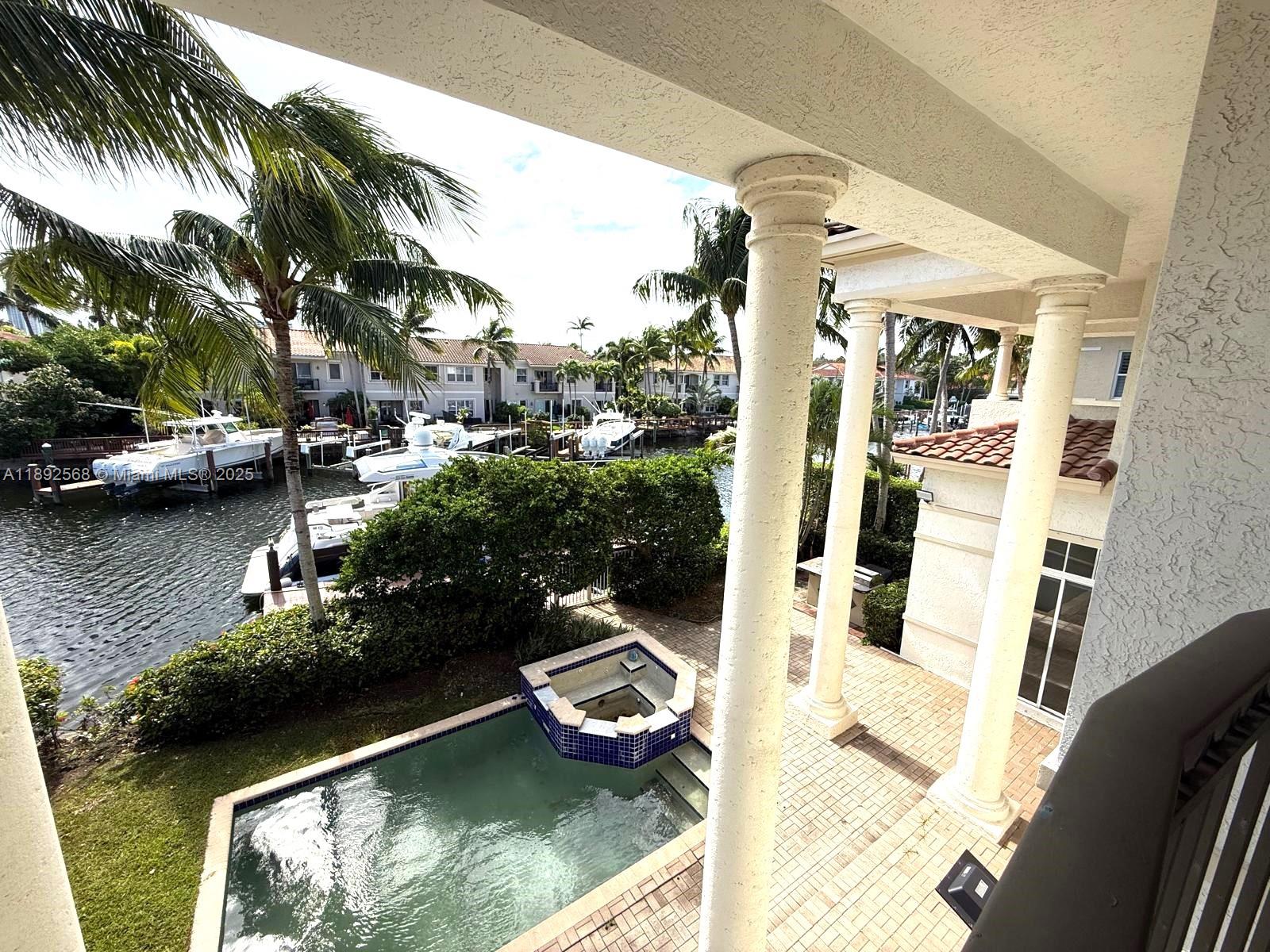 996 Sanibel Dr Hollywood, FL 33019