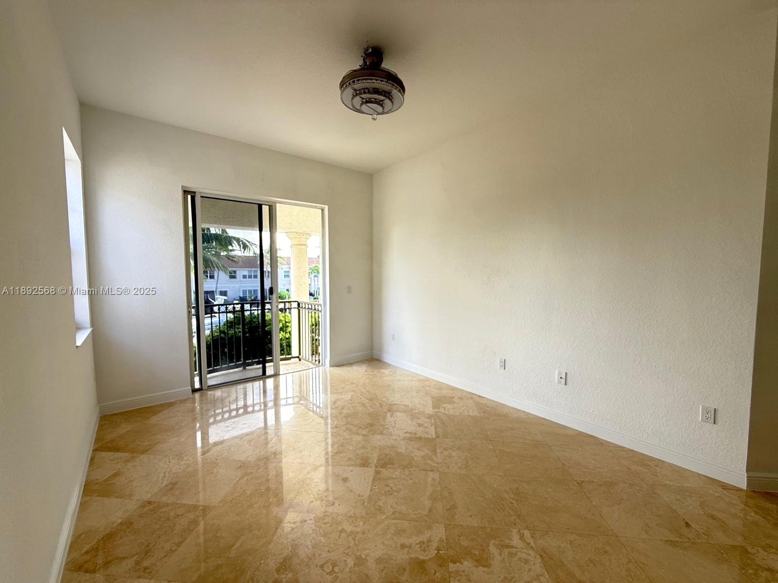 996 Sanibel Dr Hollywood, FL 33019