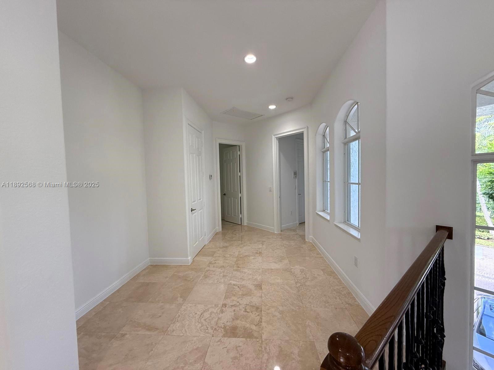 996 Sanibel Dr Hollywood, FL 33019