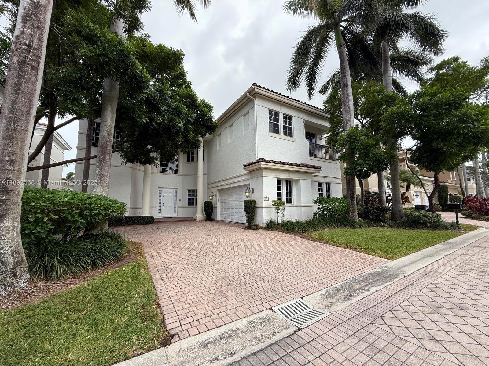 996 Sanibel Dr Hollywood, FL 33019