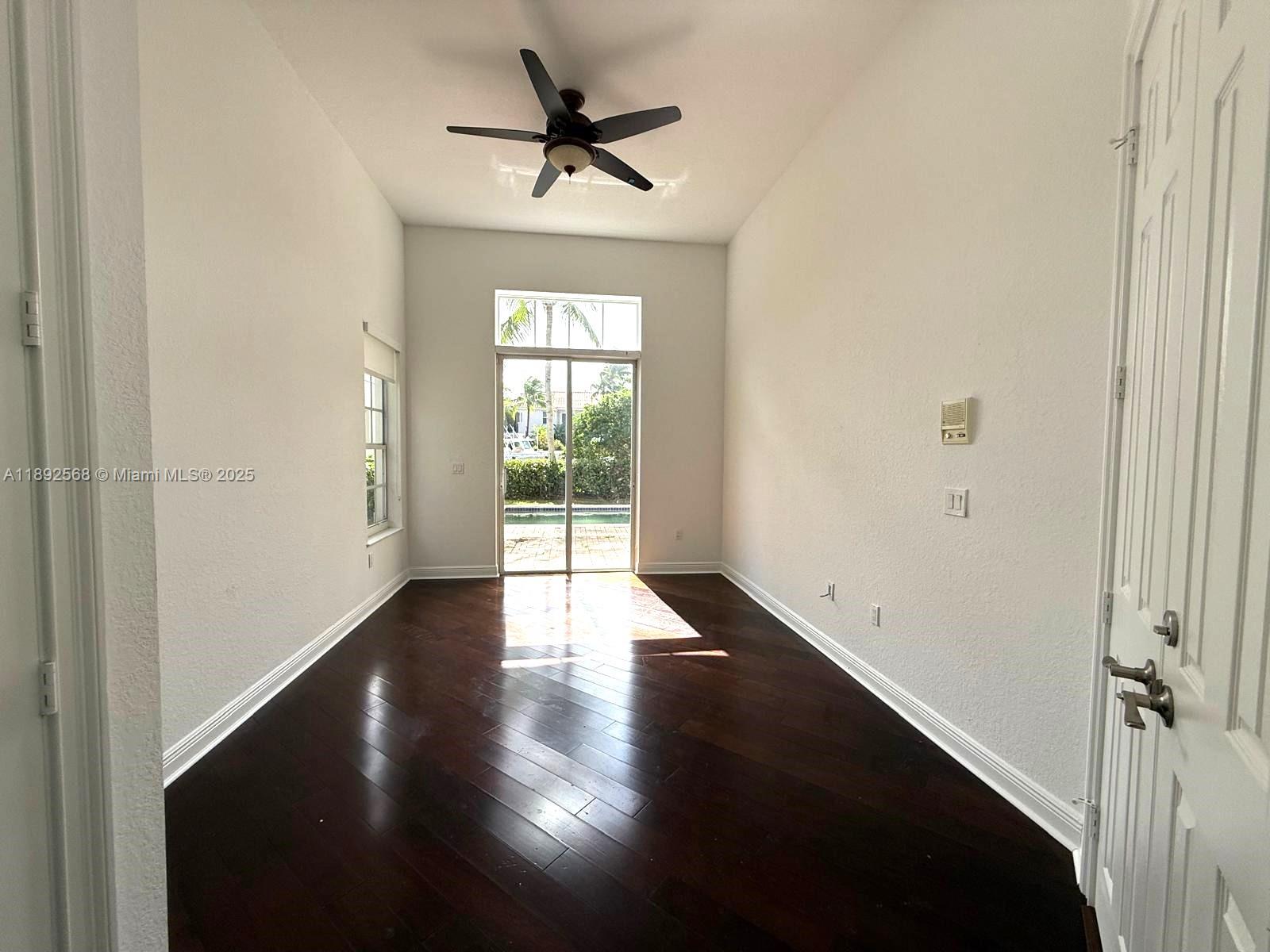 996 Sanibel Dr Hollywood, FL 33019