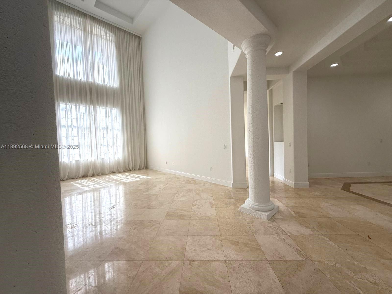 996 Sanibel Dr Hollywood, FL 33019