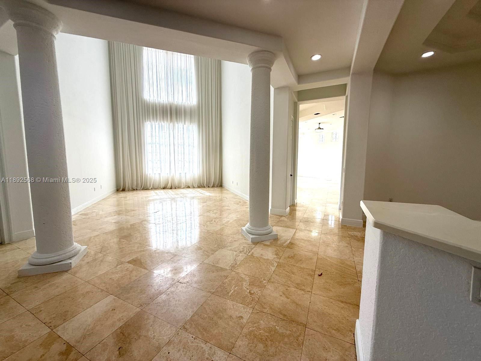 996 Sanibel Dr Hollywood, FL 33019