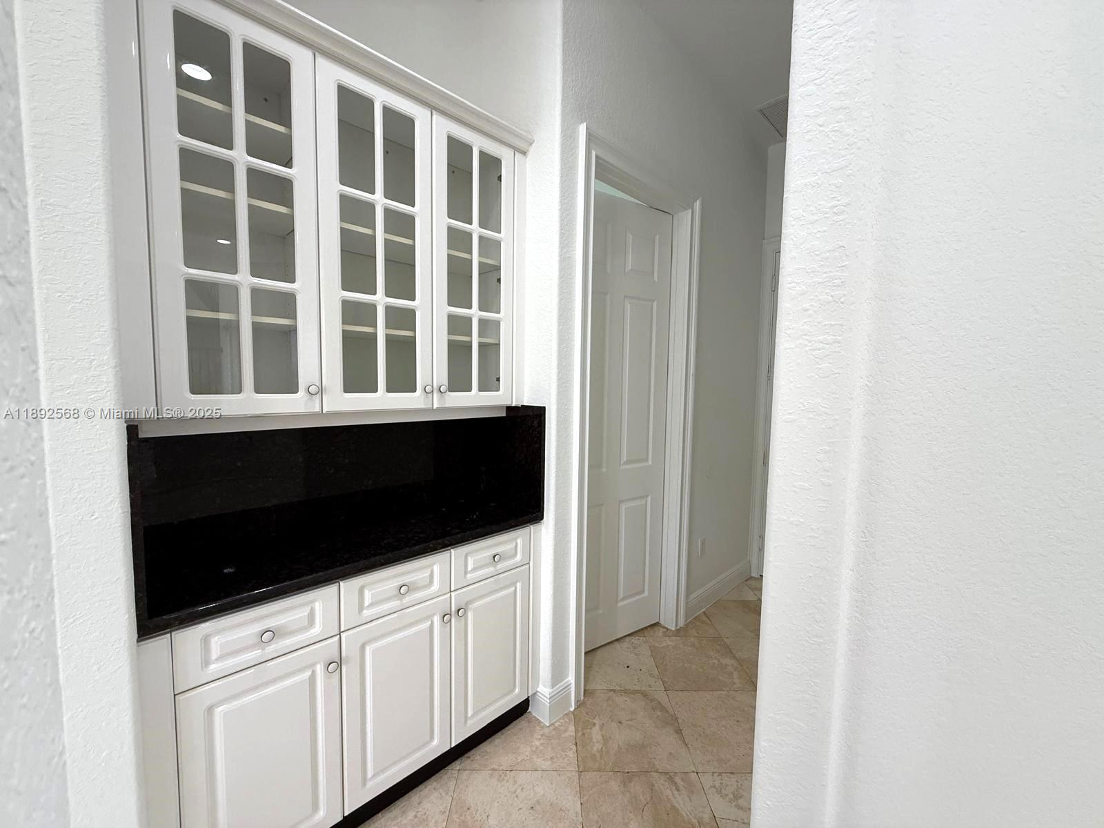 996 Sanibel Dr Hollywood, FL 33019