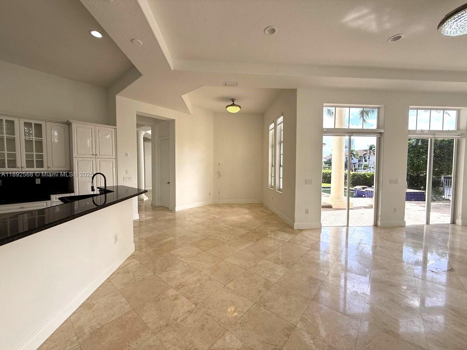 996 Sanibel Dr Hollywood, FL 33019