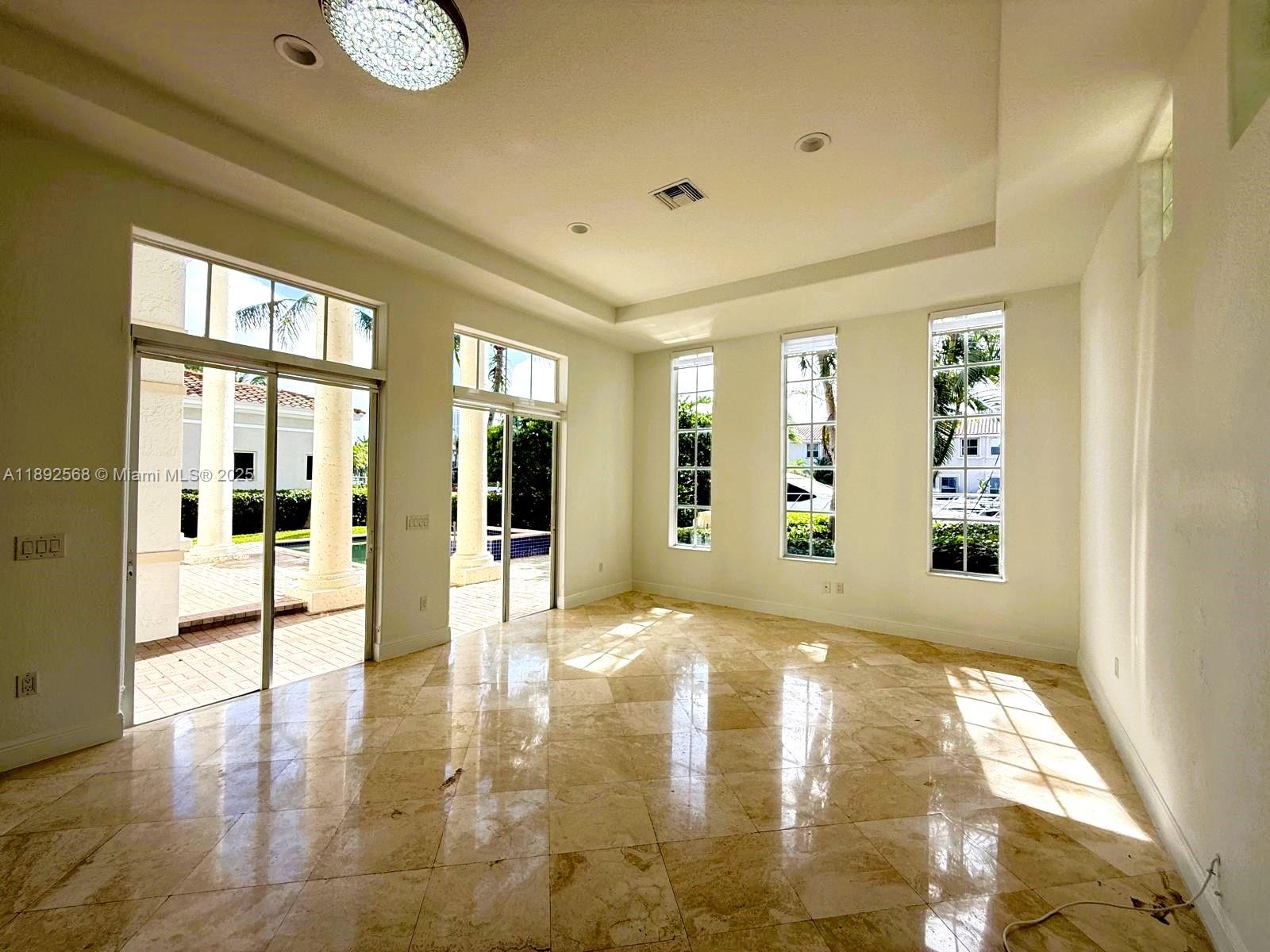 996 Sanibel Dr Hollywood, FL 33019