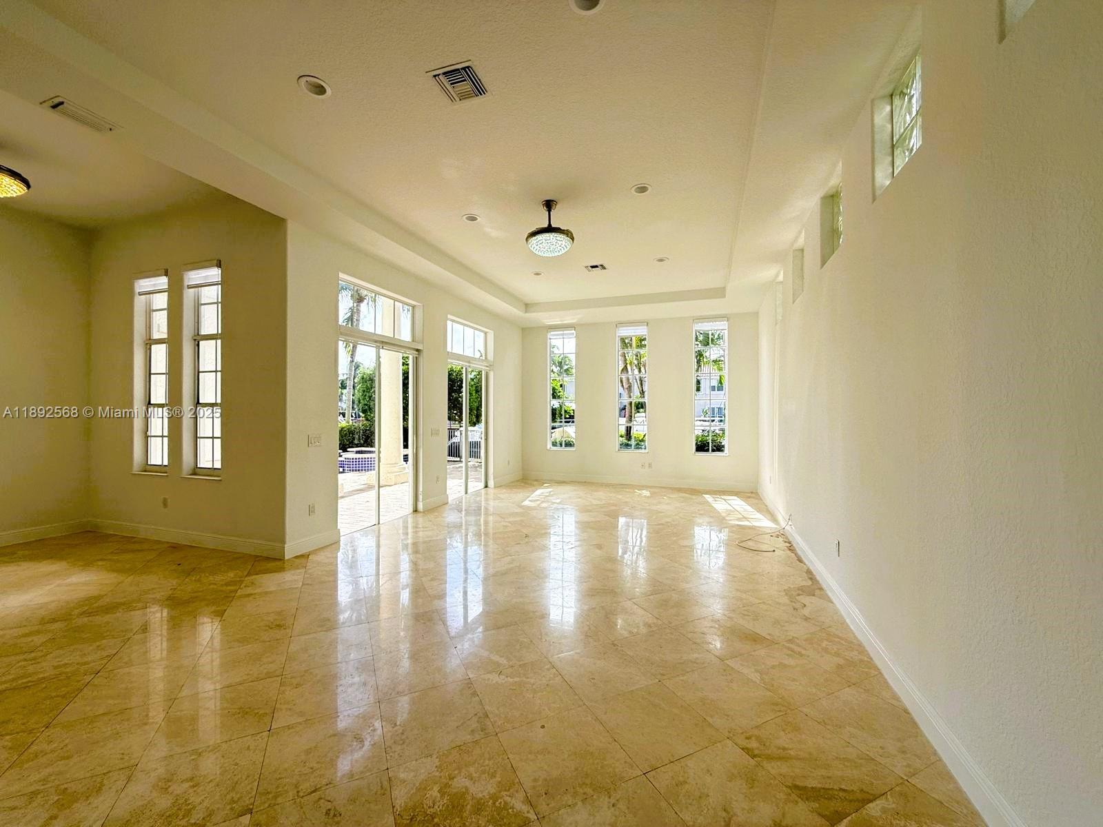 996 Sanibel Dr Hollywood, FL 33019