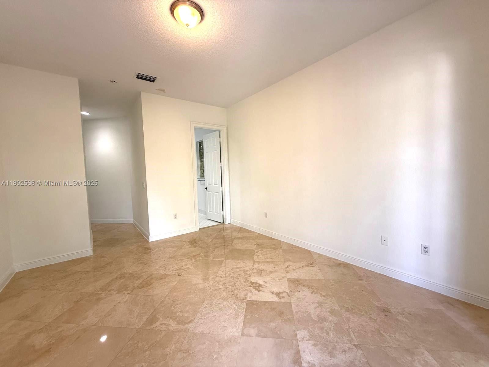 996 Sanibel Dr Hollywood, FL 33019