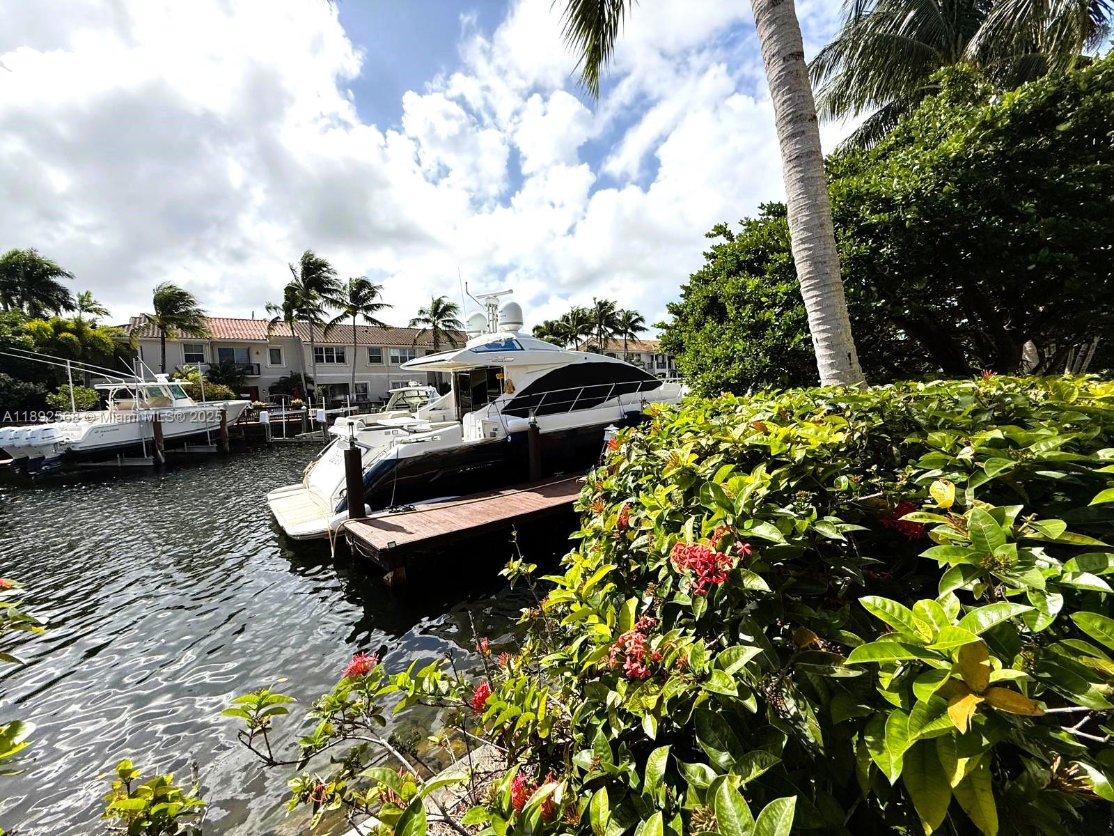 996 Sanibel Dr Hollywood, FL 33019