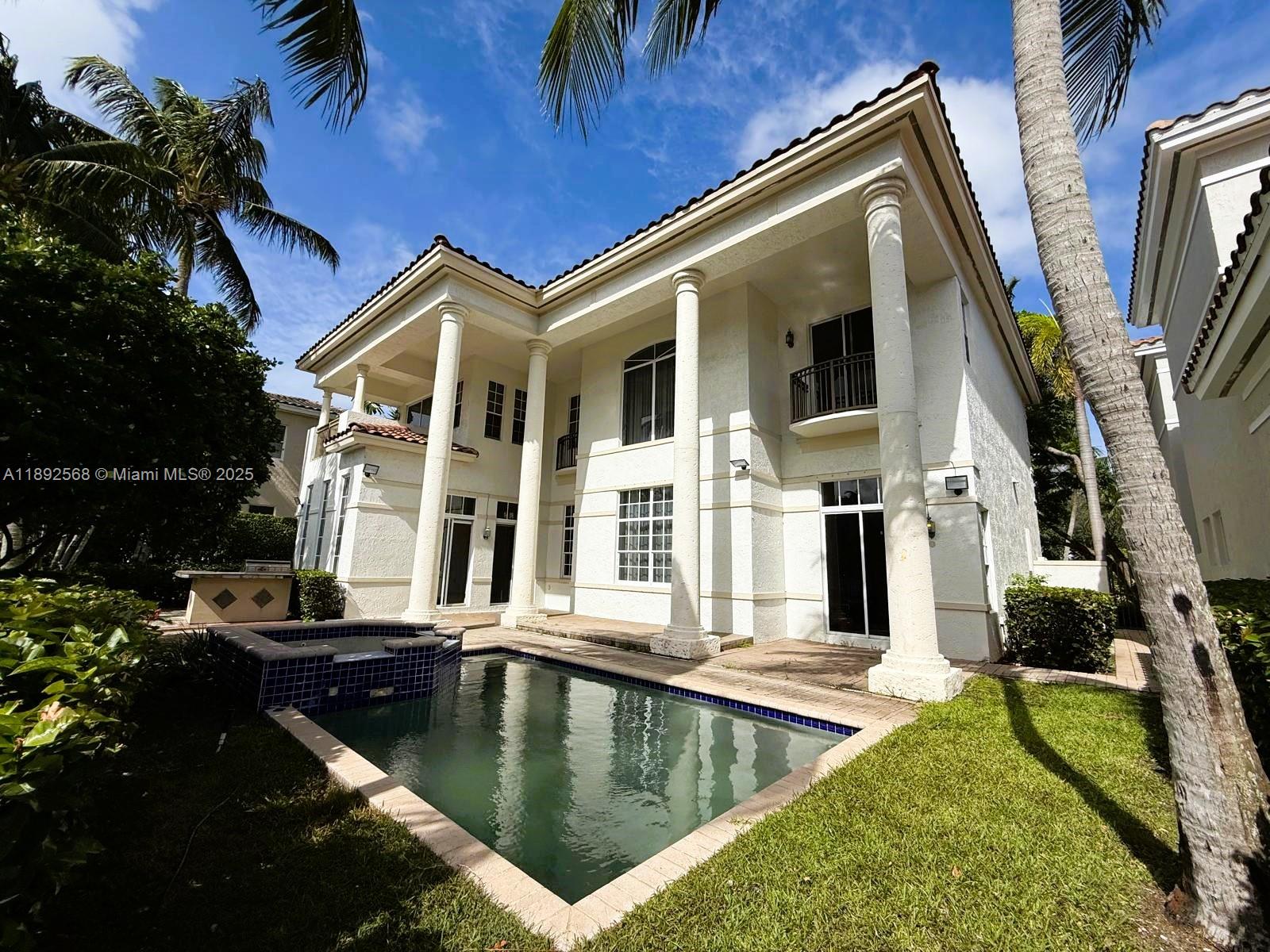 996 Sanibel Dr Hollywood, FL 33019