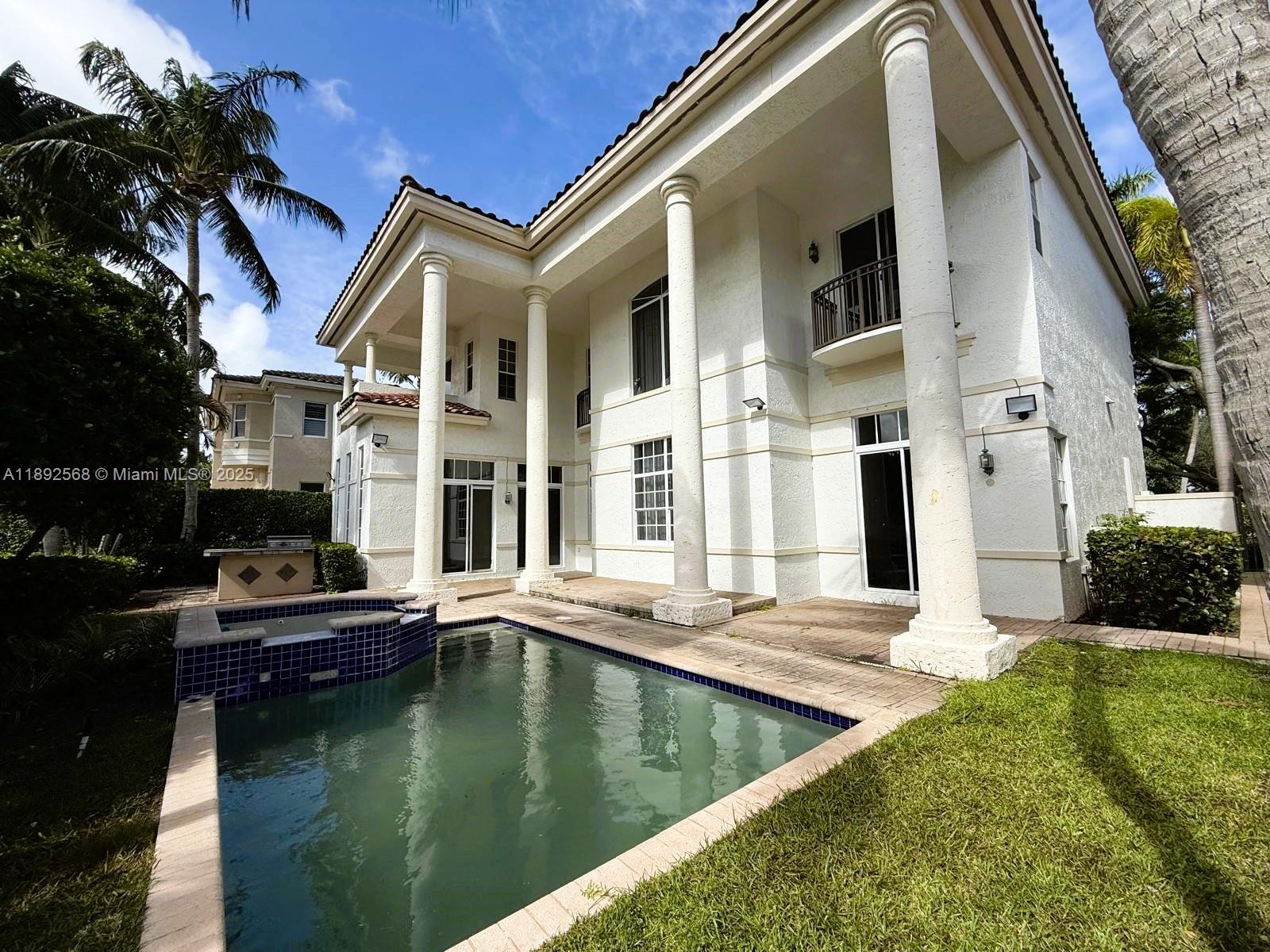 996 Sanibel Dr Hollywood, FL 33019