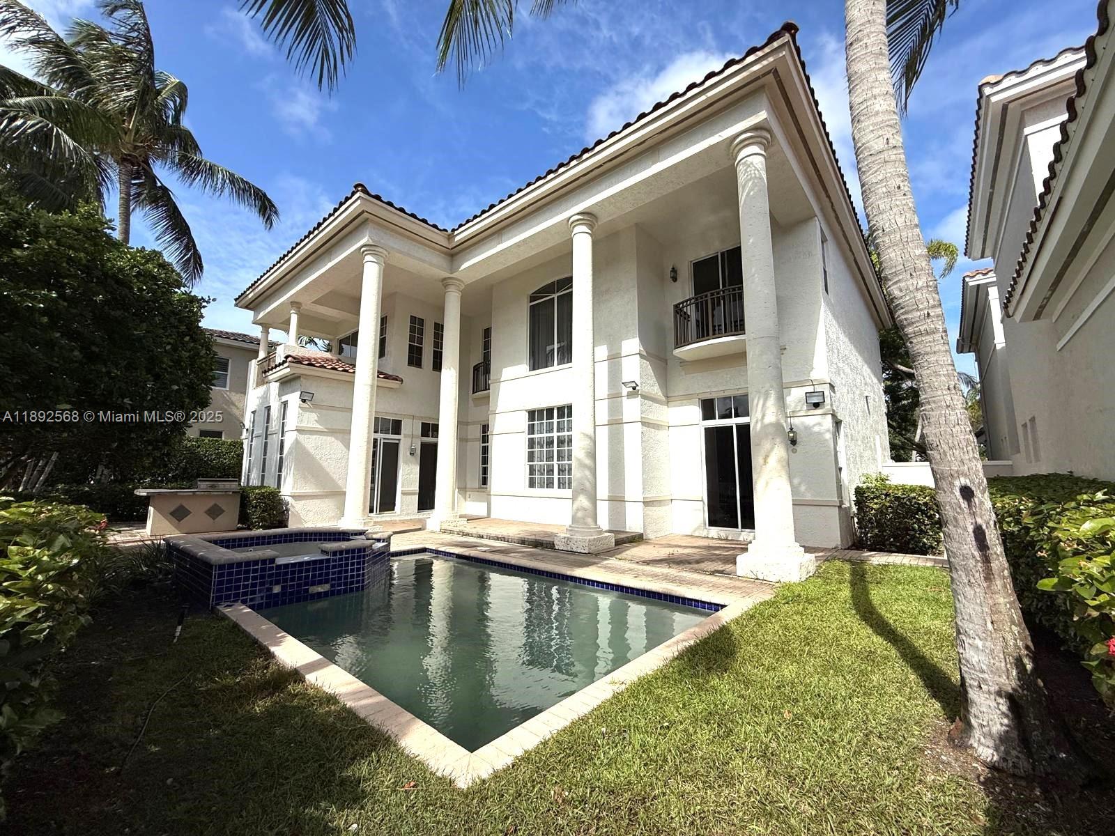 996 Sanibel Dr Hollywood, FL 33019