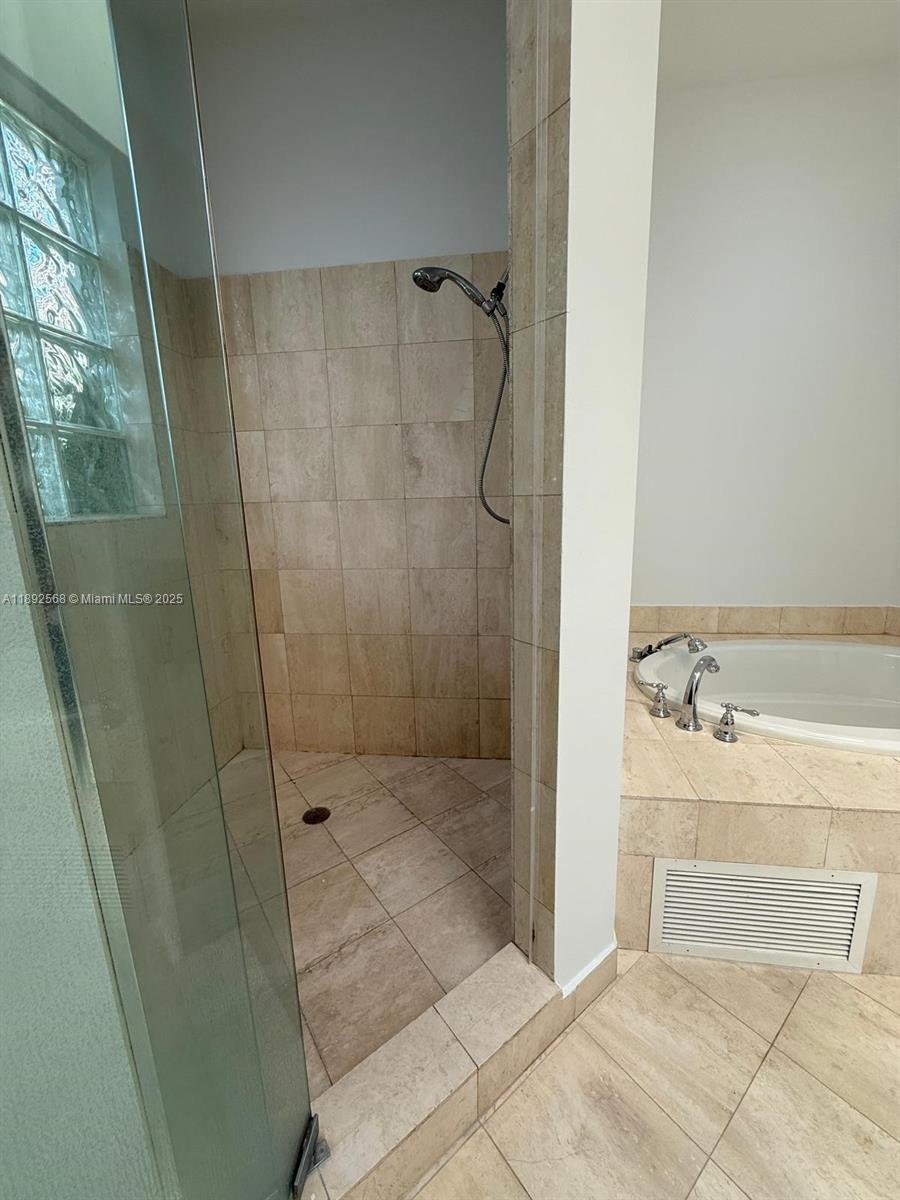 996 Sanibel Dr Hollywood, FL 33019