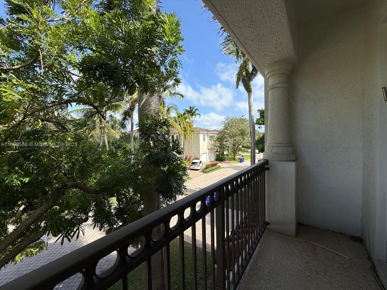 996 Sanibel Dr Hollywood, FL 33019