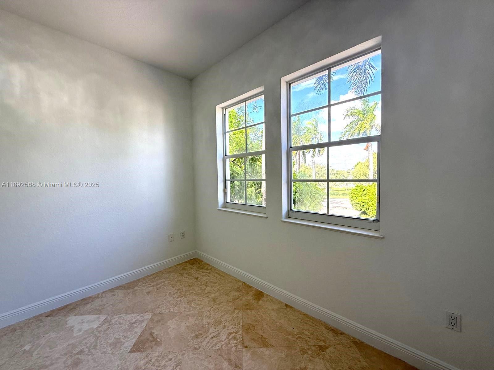 996 Sanibel Dr Hollywood, FL 33019