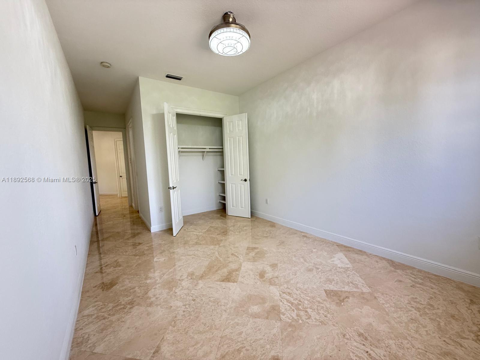 996 Sanibel Dr Hollywood, FL 33019