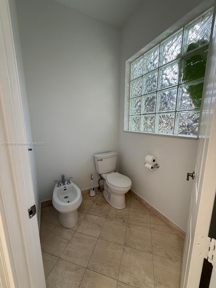 996 Sanibel Dr Hollywood, FL 33019