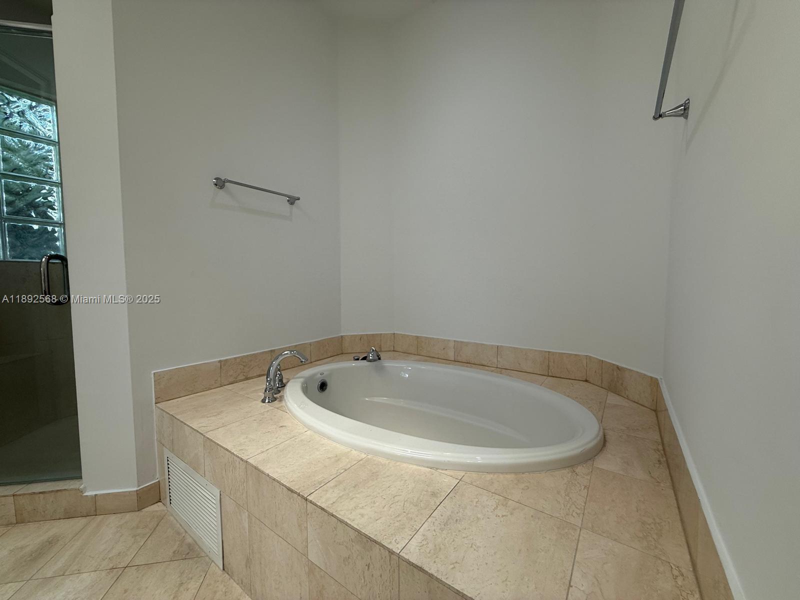 996 Sanibel Dr Hollywood, FL 33019