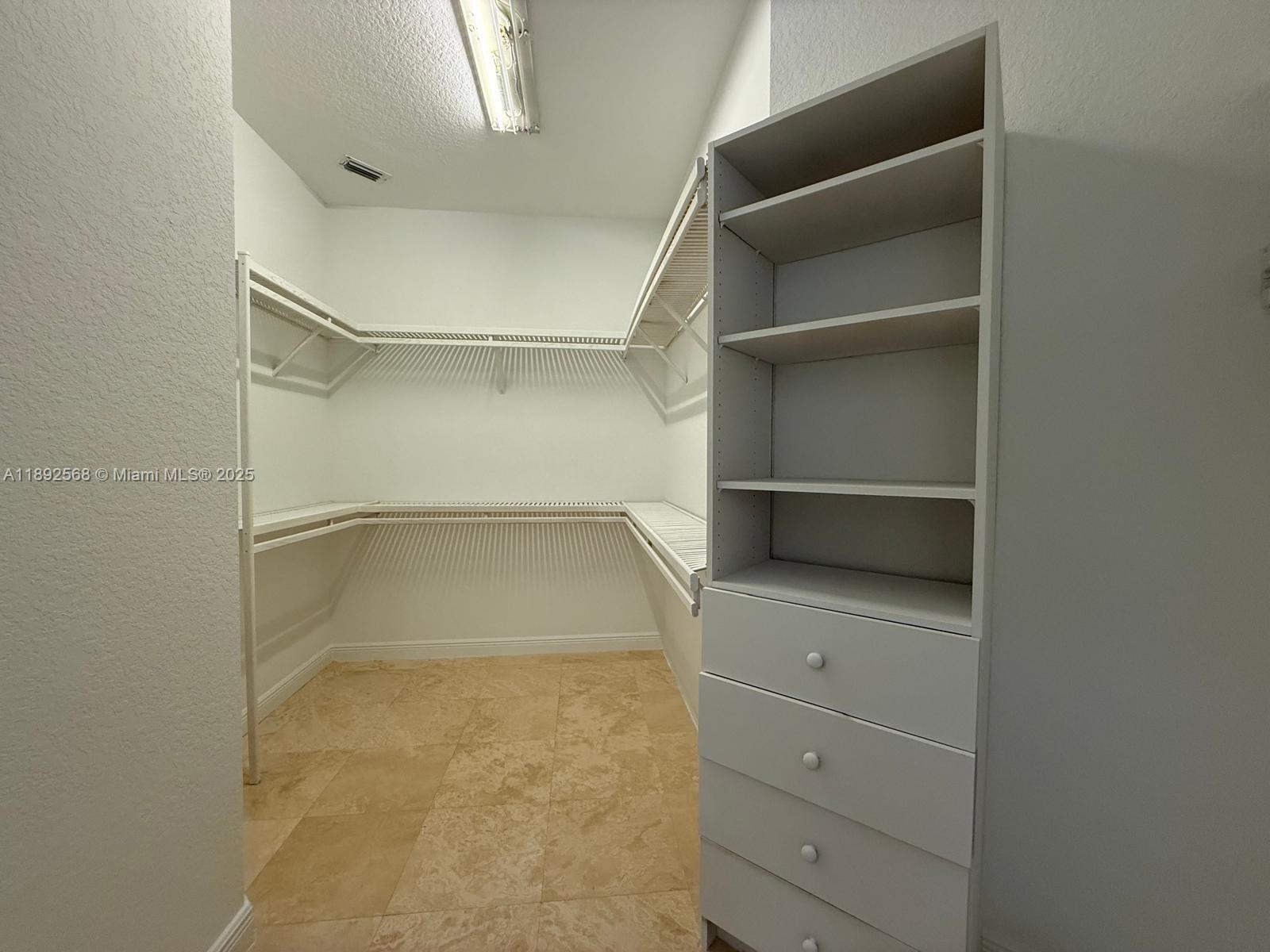 996 Sanibel Dr Hollywood, FL 33019