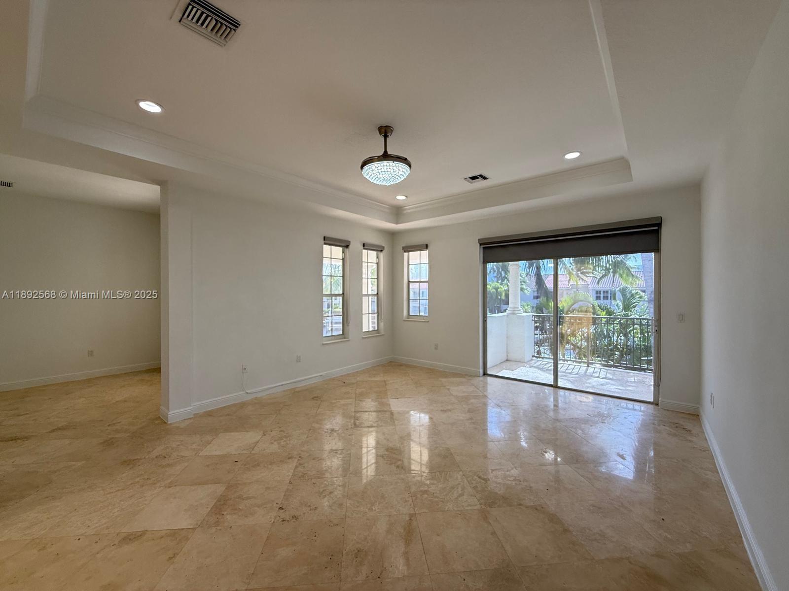 996 Sanibel Dr Hollywood, FL 33019