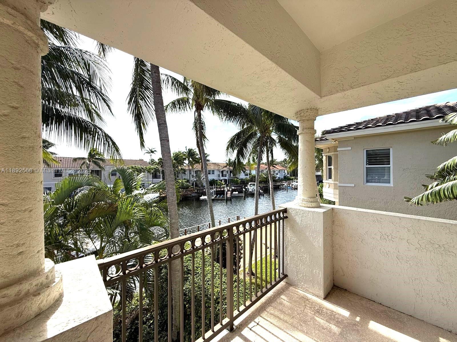 996 Sanibel Dr Hollywood, FL 33019