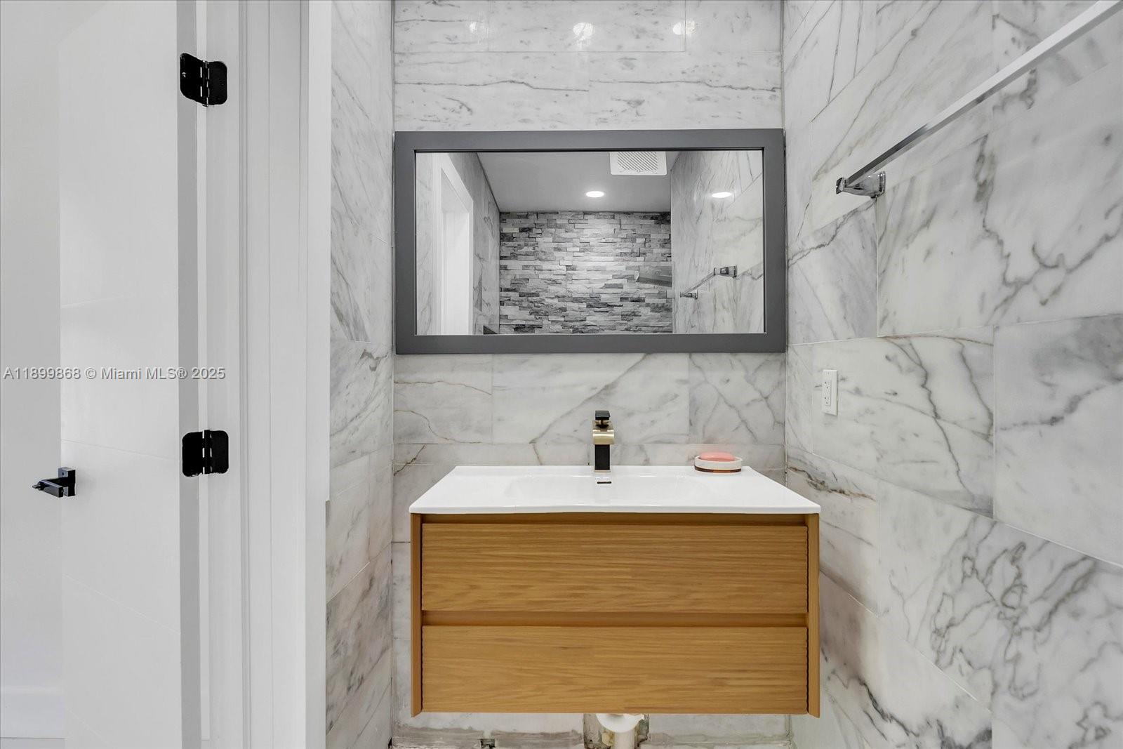 125 NE 107th St Miami Shores, FL 33161 125 NE 107th St Miami Shores, FL 33161