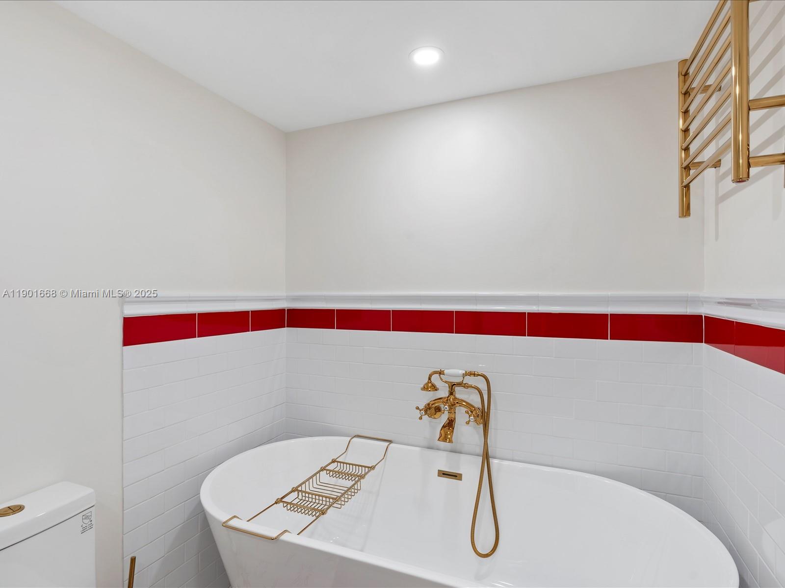 8877 Collins Ave #704 Surfside, FL 33154