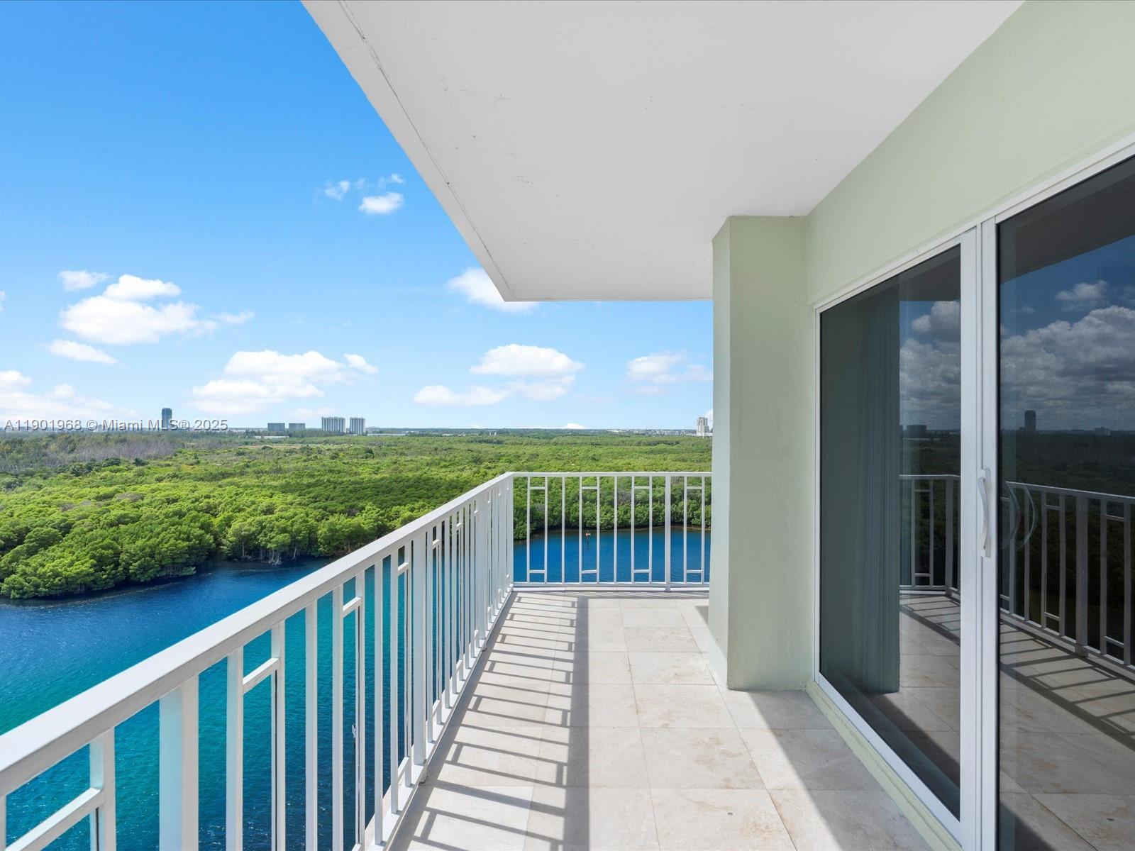 500 Bayview Dr #1722 Sunny Isles Beach, FL 33160