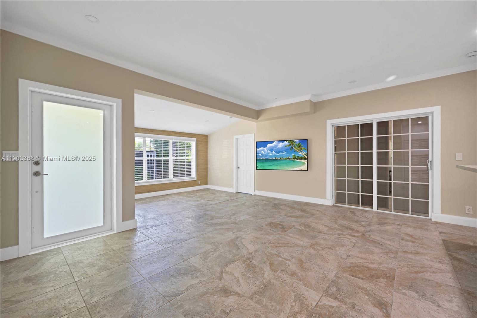 818 NE 3rd St Hallandale Beach, FL 33009