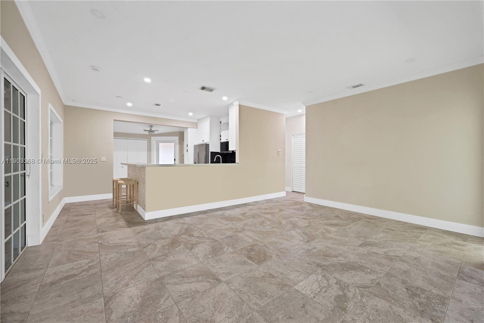 818 NE 3rd St Hallandale Beach, FL 33009