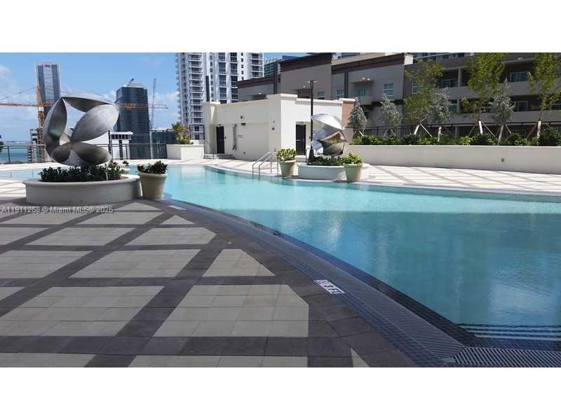 image Nine at Mary Brickell Village10