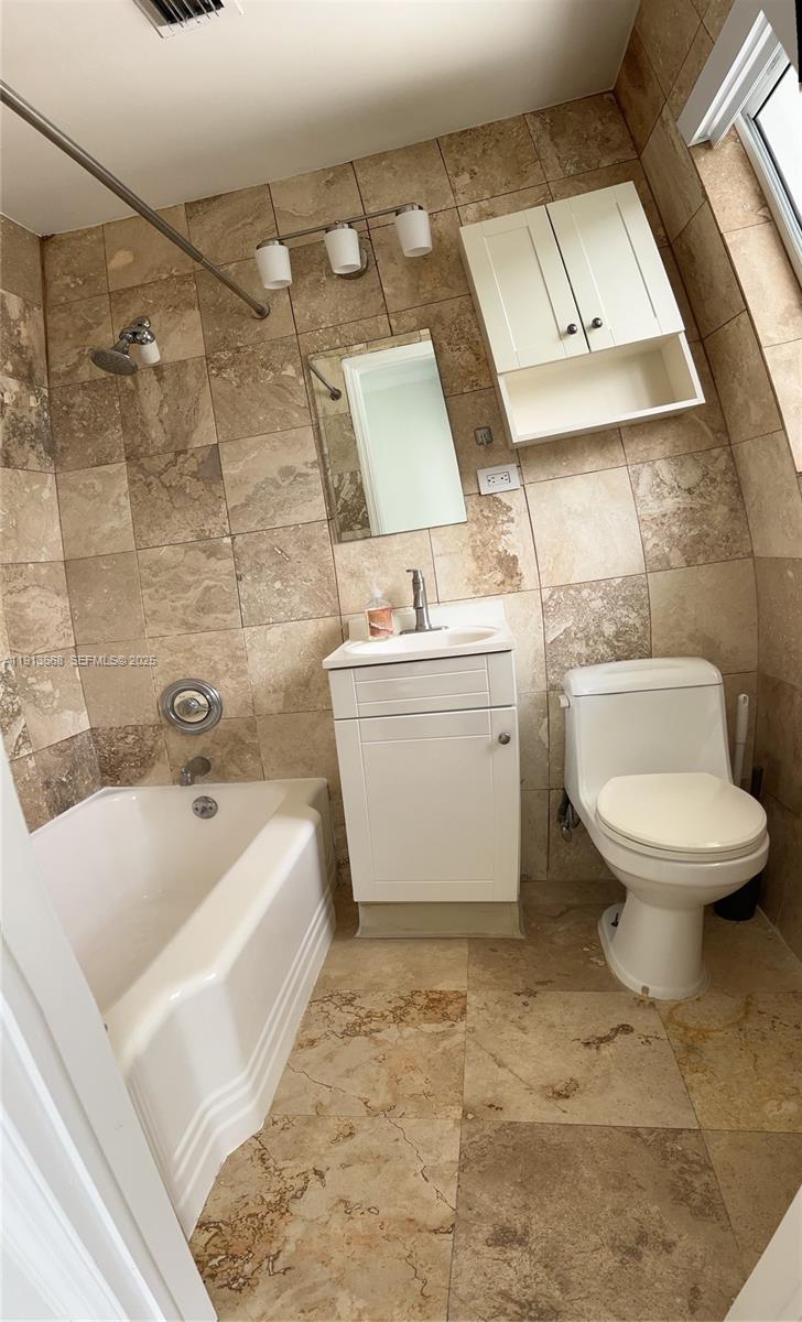 1990 Bay Dr #17 Miami Beach, FL 33141