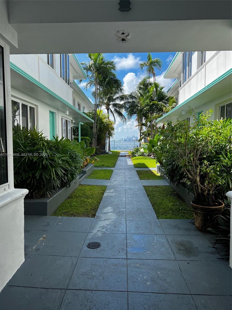 1990 Bay Dr #17 Miami Beach, FL 33141