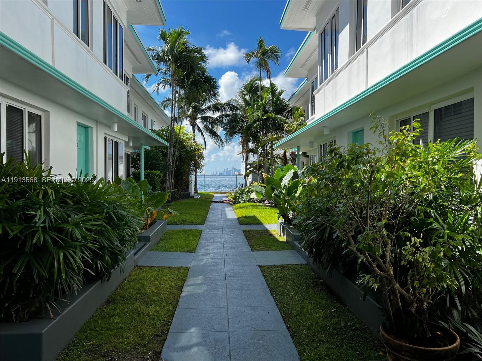 1990 Bay Dr #17 Miami Beach, FL 33141