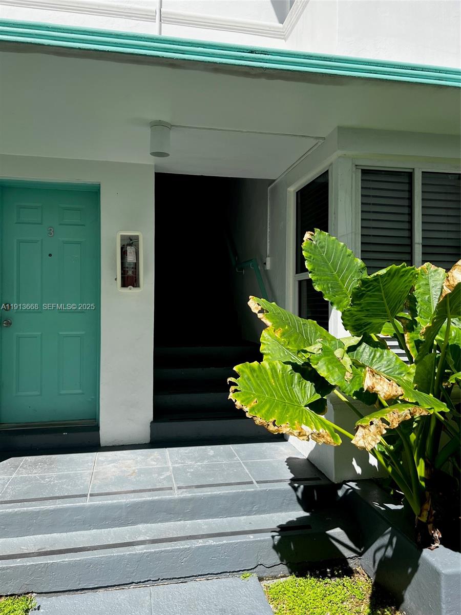 1990 Bay Dr #17 Miami Beach, FL 33141