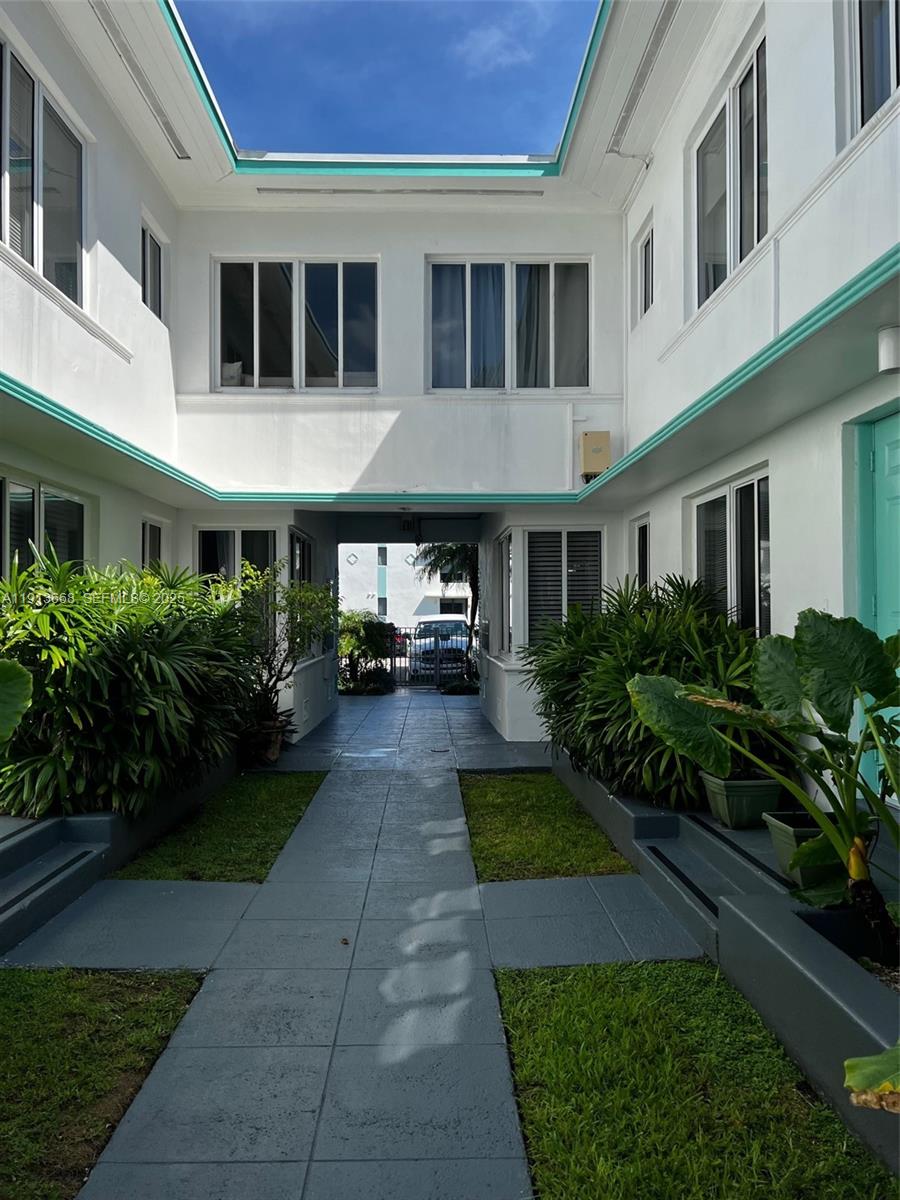 1990 Bay Dr #17 Miami Beach, FL 33141